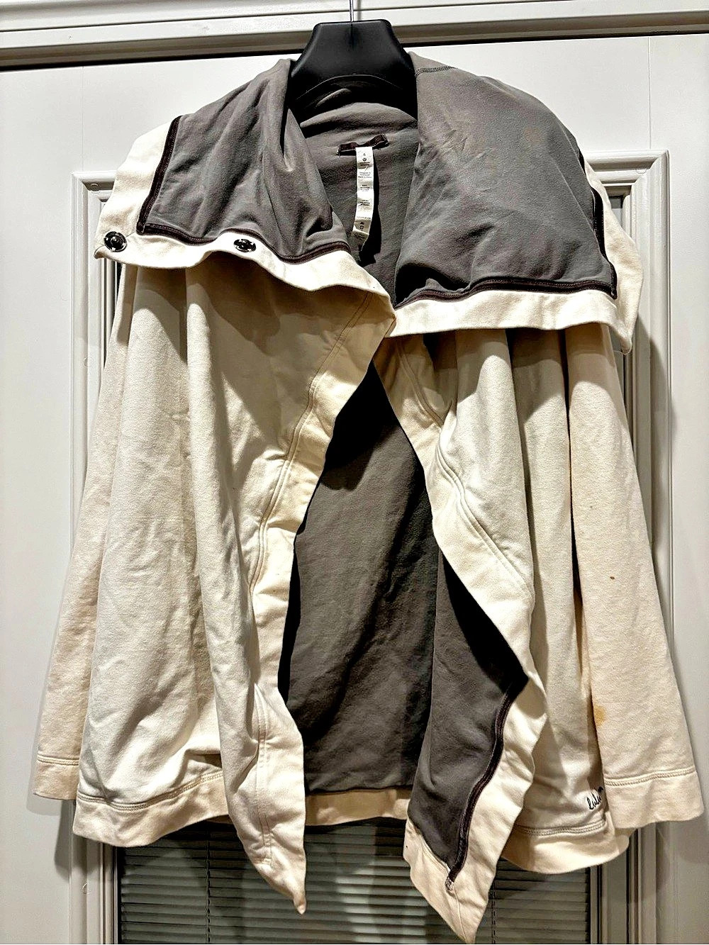 lululemon gratitude Wrap Up Jacket White & Gray Size 6